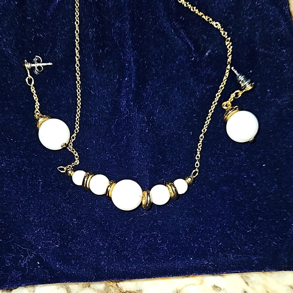 Elegant Gold and White Beaded Necklace